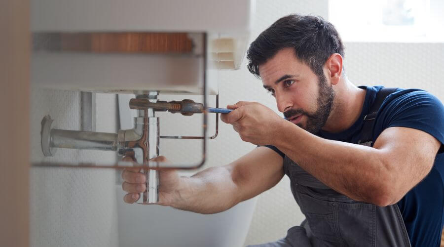 Professional expert plumbing services in Leamington, UT